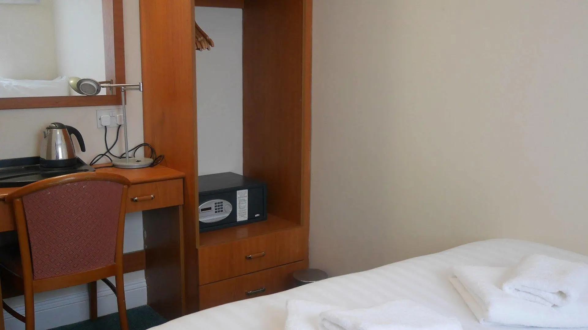 Sk Heathrow Hotel Хейс