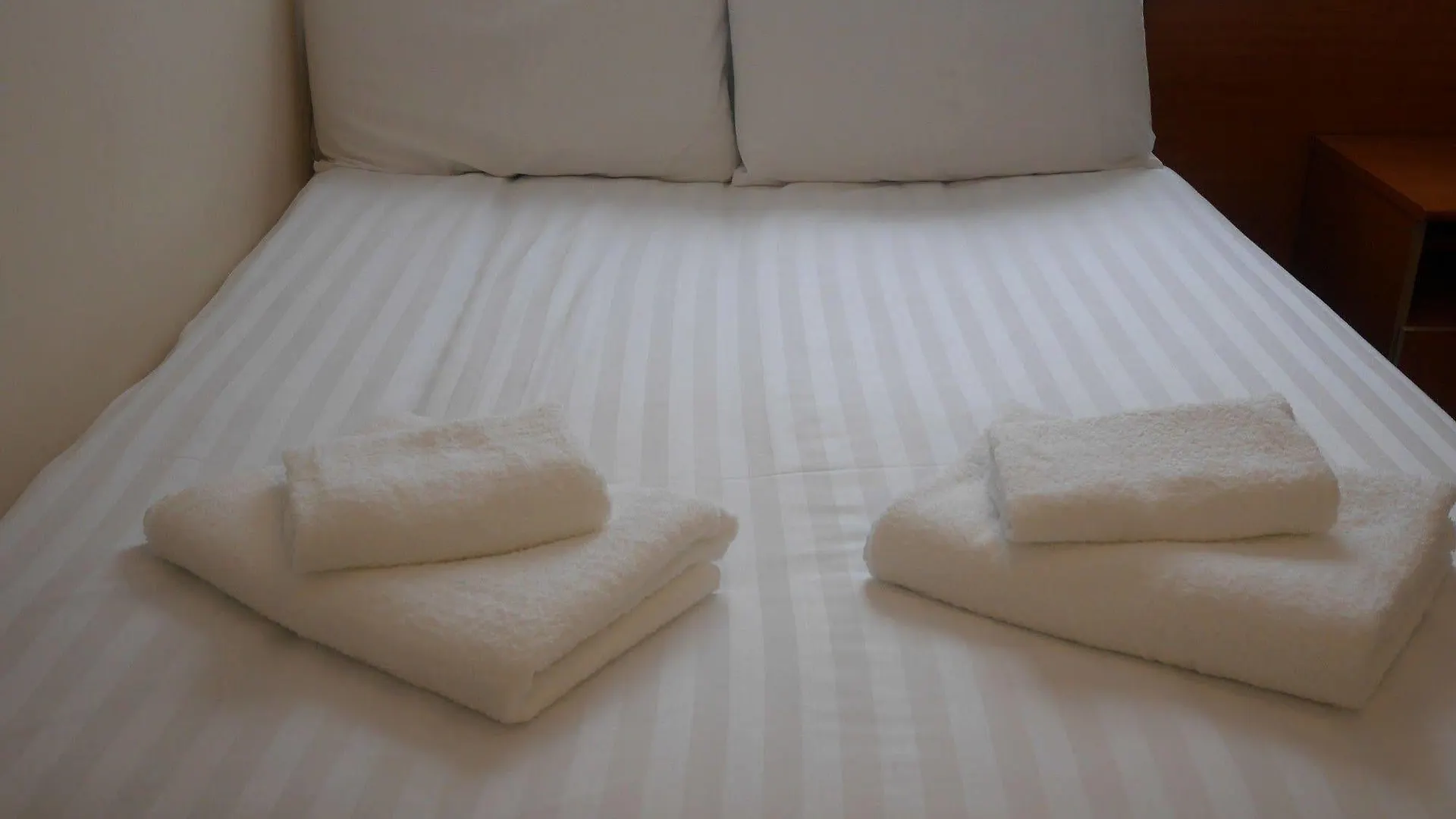 Sk Heathrow Hotel Хейс
