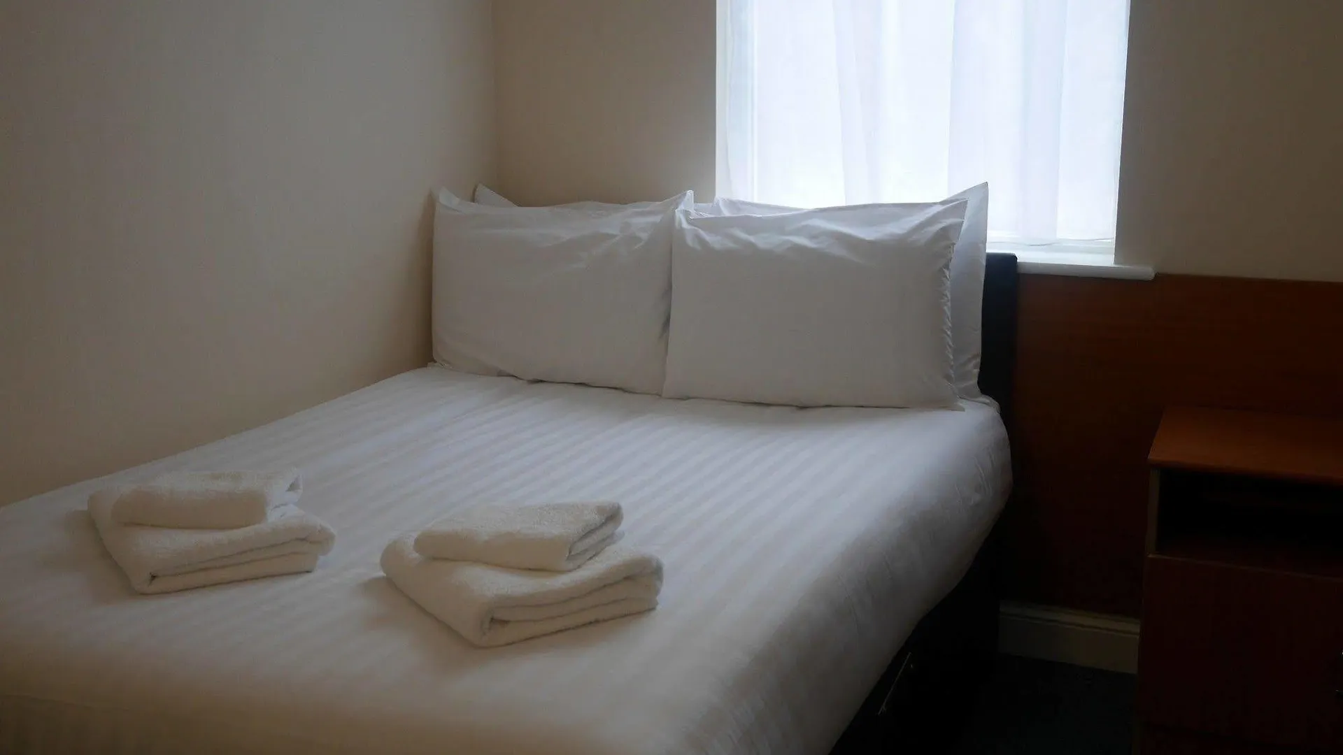 Sk Heathrow Hotel Хейс