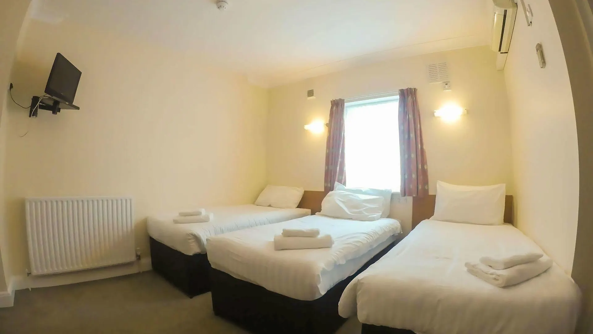 Sk Heathrow Hotel Хейс 3*,